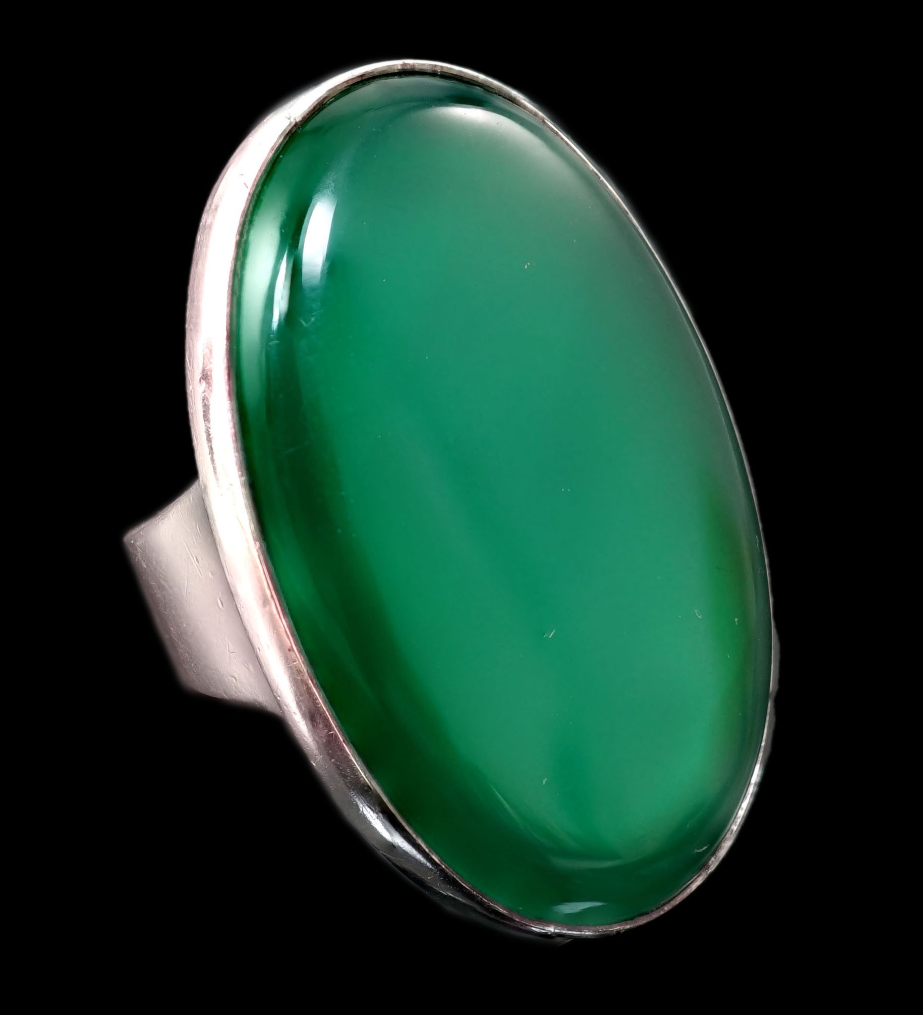 A Georg Jensen sterling 925 and oval chrysoprase set dress ring, numbered 90A, size K/L, gross weight 13.7 grams.